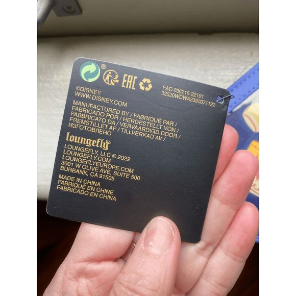 Loungefly NWT Tangled Cardholder Lantern Pascal Vertical Wallet New with Tags - Picture 7 of 8